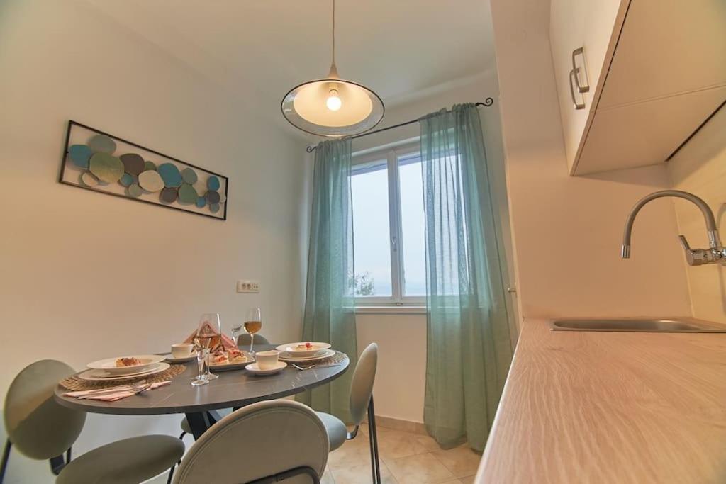 Apartment Bigeste - Free Parking - 2 Minute Walk To The - Superfast Wifi *